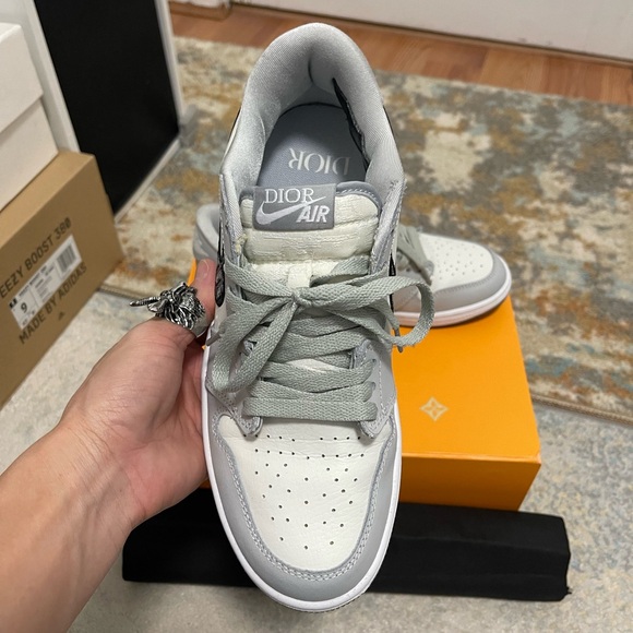 EUC Men’s Size 8 (Euro Sz 41) Dior X Air Jordan 1 Low Sneakers Grey/Black-Sail - Picture 13 of 17